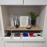 「定位置決めてコードもすっきり♪スマートな充電スペースの作り方」の画像1