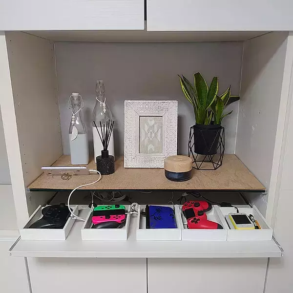 「定位置決めてコードもすっきり♪スマートな充電スペースの作り方」の画像