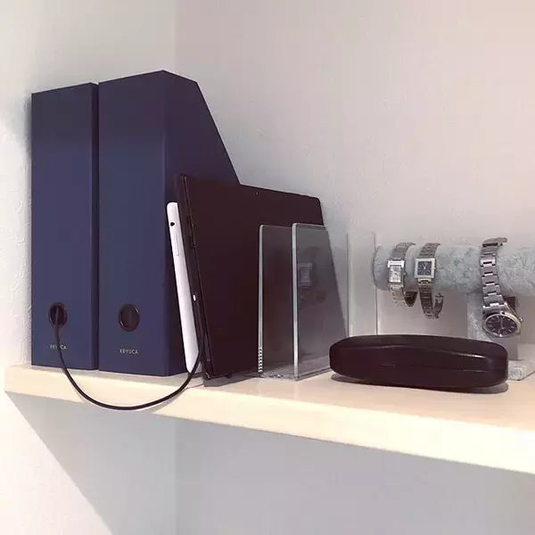 「定位置決めてコードもすっきり♪スマートな充電スペースの作り方」の画像