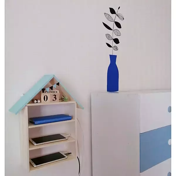 「定位置決めてコードもすっきり♪スマートな充電スペースの作り方」の画像