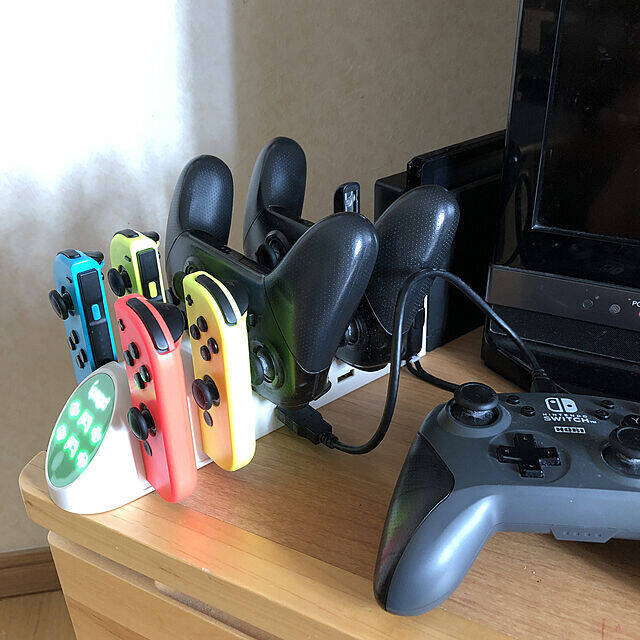 定位置決めてコードもすっきり♪スマートな充電スペースの作り方