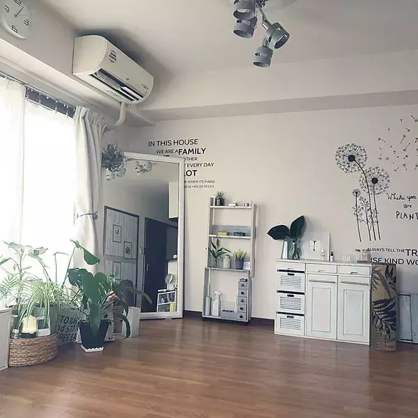 「健康的な暮らしと見栄えするインテリアを両立☆ヨガマットのある風景」の画像