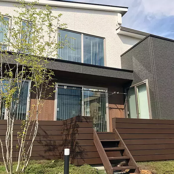 「自慢のウッドデッキだからこそ！キレイをキープできるメンテナンスアイデア」の画像