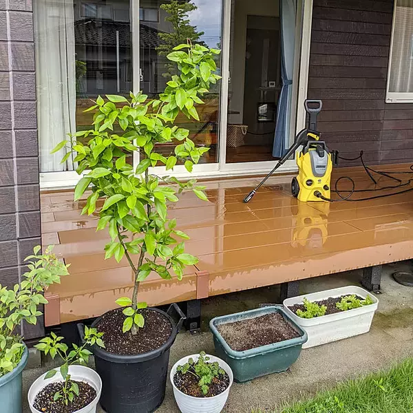 「自慢のウッドデッキだからこそ！キレイをキープできるメンテナンスアイデア」の画像