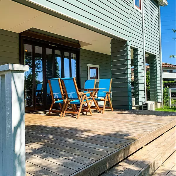 「自慢のウッドデッキだからこそ！キレイをキープできるメンテナンスアイデア」の画像