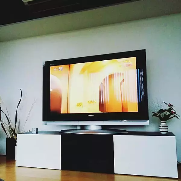 「インテリアに溶け込む♪デザイン豊富なIKEAのテレビ台」の画像