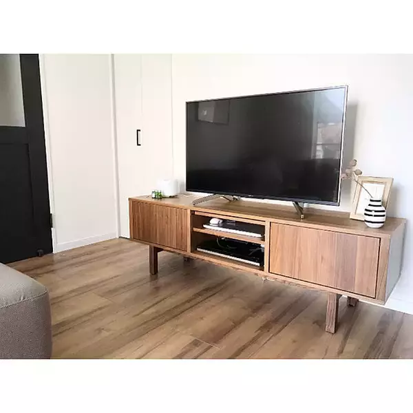「インテリアに溶け込む♪デザイン豊富なIKEAのテレビ台」の画像