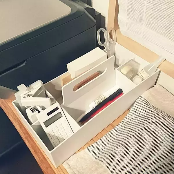 「どこに置いたら便利に使える？はさみやカッターの置き場所アイディア集」の画像