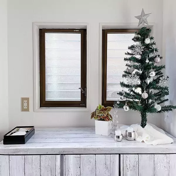 「貼るだけ簡単イメージチェンジ☆リメイクシートを使った玄関実例」の画像