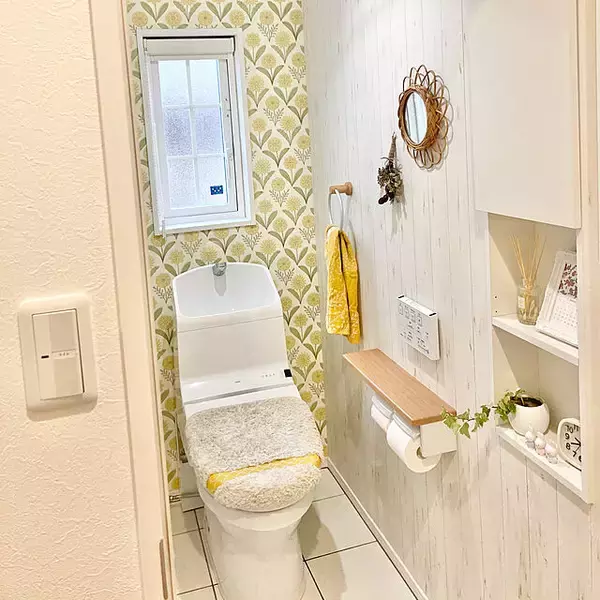 「インパクトがあって華やか！柄物クロスのトイレ10選」の画像