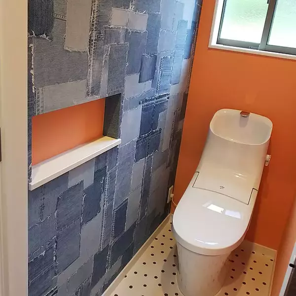 「インパクトがあって華やか！柄物クロスのトイレ10選」の画像