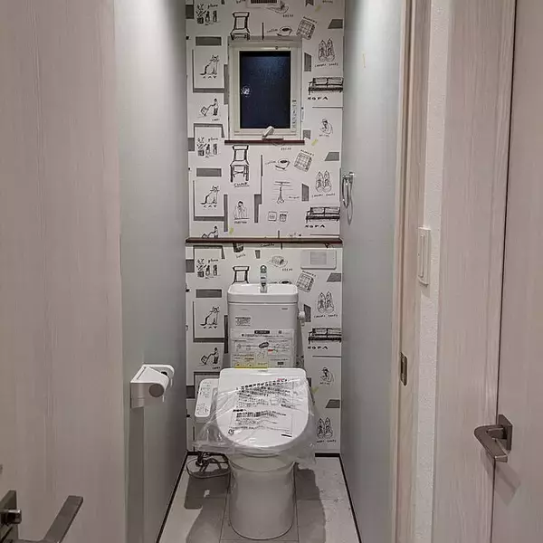 「インパクトがあって華やか！柄物クロスのトイレ10選」の画像