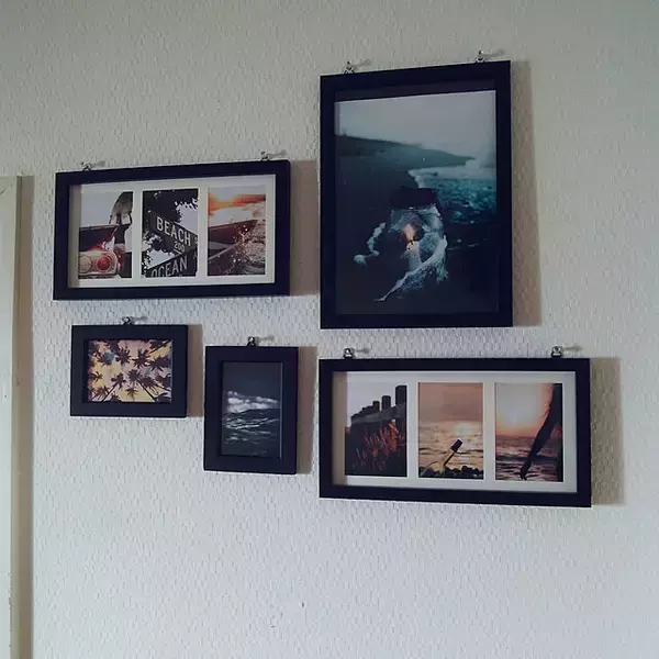 「壁がアートギャラリーに♡ダイソーのフレームで作るウォールデコレーション」の画像
