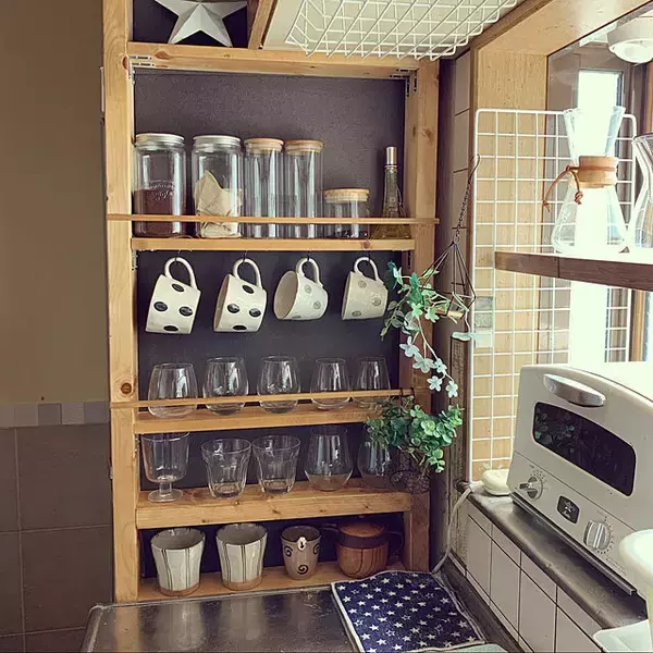 「DIYで自分好みのテイストに☆ディスプレイも収納も叶うカップボード」の画像