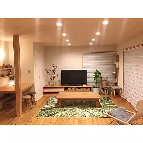 「居心地もインテリアも床からデザインする♪ラグやカーペットが主役のお部屋」の画像