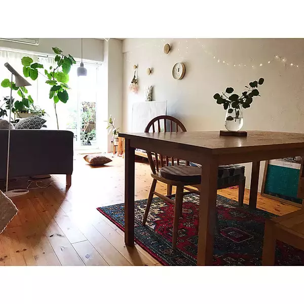 「居心地もインテリアも床からデザインする♪ラグやカーペットが主役のお部屋」の画像