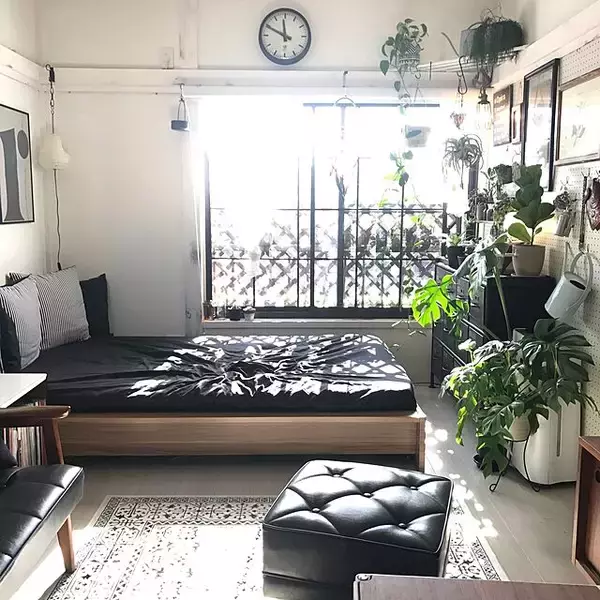 「限られたスペースを落ち着く空間に仕上げるコツ☆6畳の寝室のつくり方」の画像