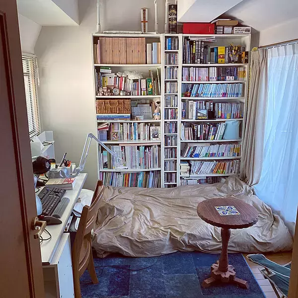 「限られたスペースを落ち着く空間に仕上げるコツ☆6畳の寝室のつくり方」の画像