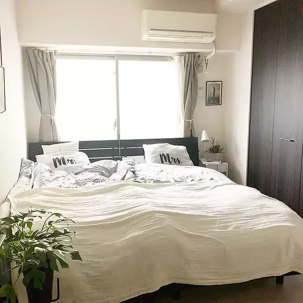 「限られたスペースを落ち着く空間に仕上げるコツ☆6畳の寝室のつくり方」の画像