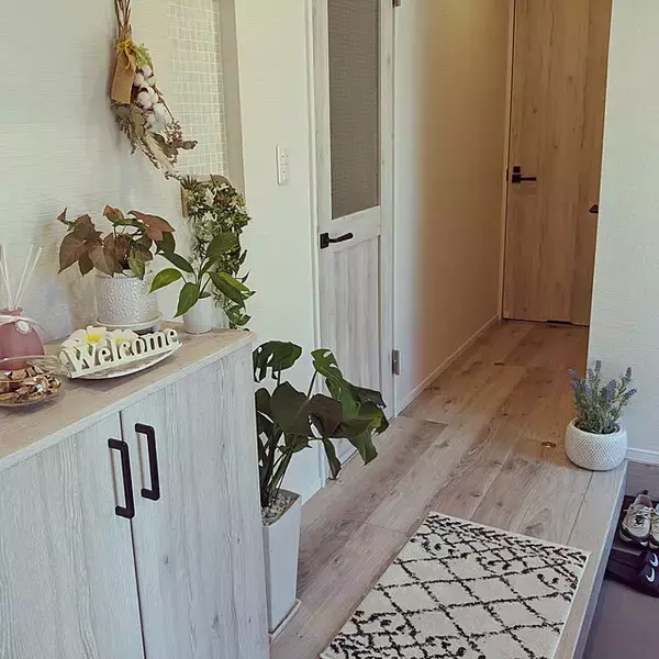 「ナチュラルで木の落ち着きを感じられる！ホワイトオークの床10選」の画像