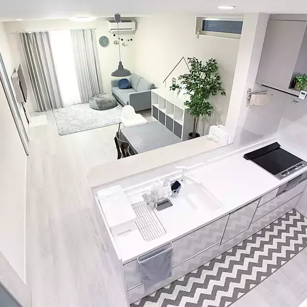 「ナチュラルで木の落ち着きを感じられる！ホワイトオークの床10選」の画像