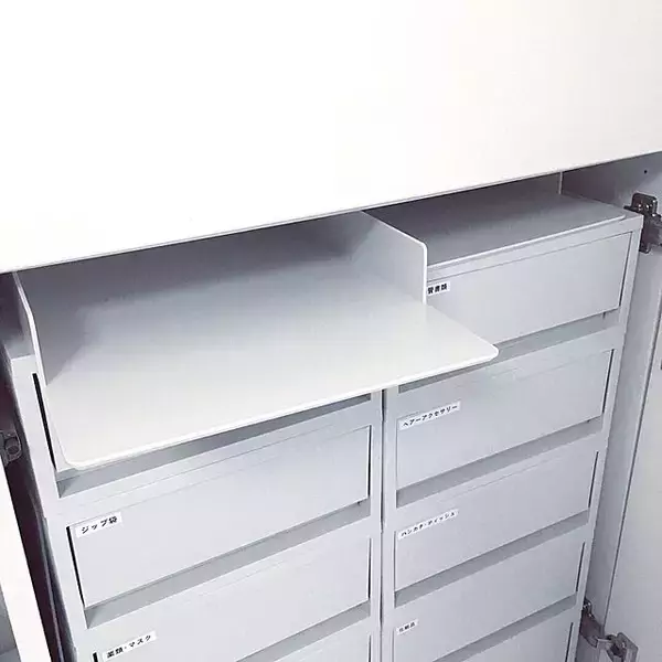 「指定席を作れば、かさばらず管理もうまくいく！郵便物の収納アイデア」の画像