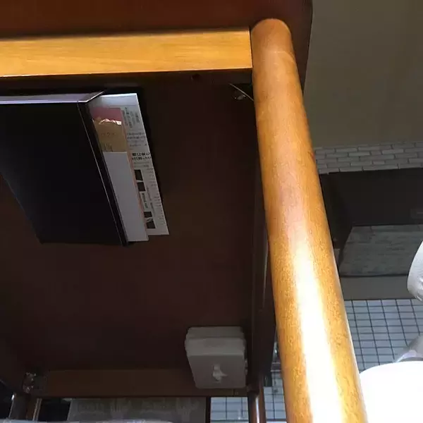 「指定席を作れば、かさばらず管理もうまくいく！郵便物の収納アイデア」の画像