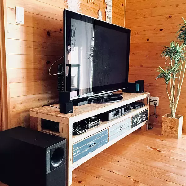「理想の形を自分の手で作り上げるために☆テレビ台のDIYアイデア」の画像