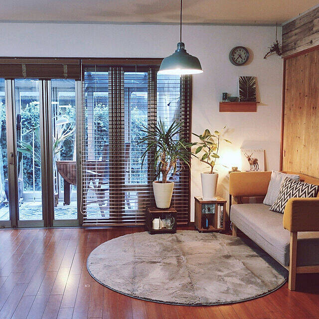 空間にやさしいアクセント☆円形ラグを使ったインテリアコーディネート実例