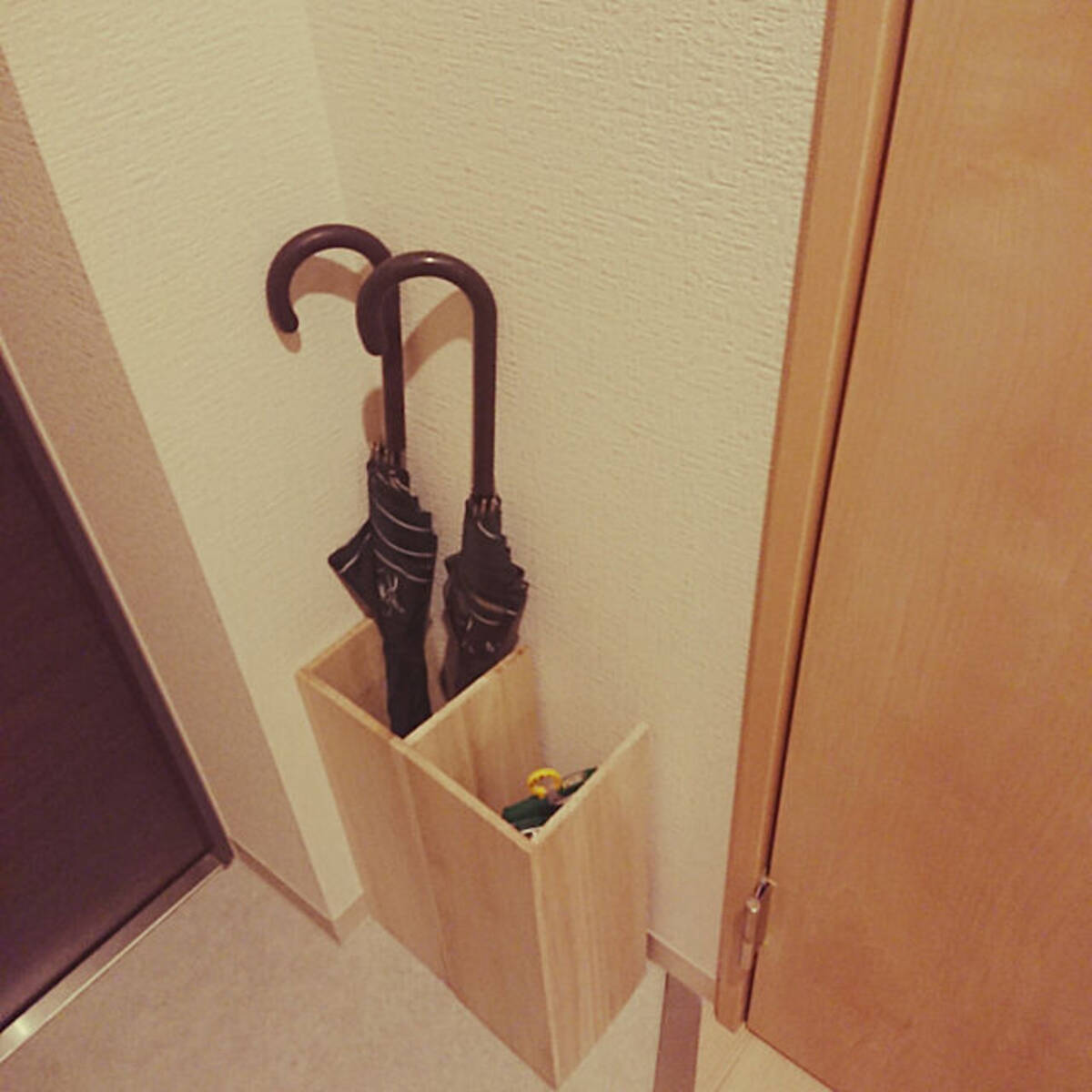 かさばる傘もこれでスッキリ 100均アイテムを活用した傘立てアイディア 21年4月5日 エキサイトニュース