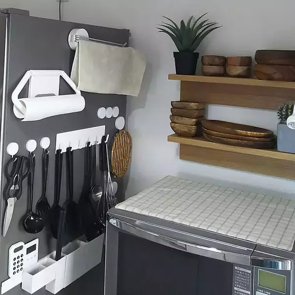 「くっつけてスッキリ片付く♪マグネット収納のアイデア10選」の画像