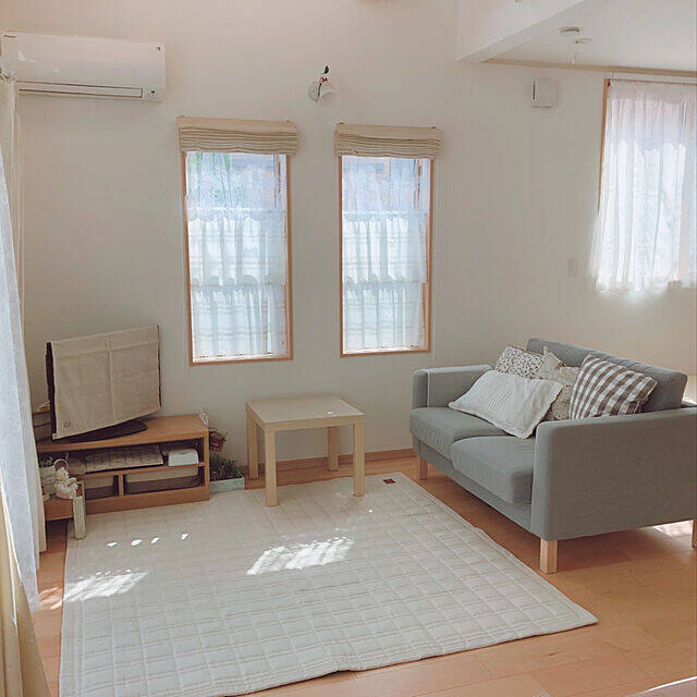 素足で感じる幸福感♡ニトリのさらさらひんやりラグで快適なお部屋づくり