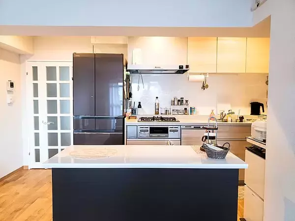 「「バーカウンターが良い仕事♪見映えも機能も整ったスッキリ快適なキッチン」 by sanoaさん」の画像