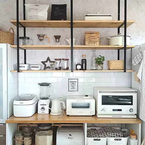 「自分好みの棚を作る！ウォールシェルフのDIYアイデア10選」の画像