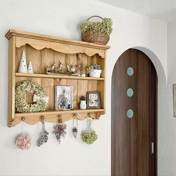 「自分好みの棚を作る！ウォールシェルフのDIYアイデア10選」の画像