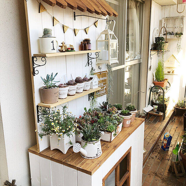 殺風景から気持ちの良いさわやか空間に♪原状回復OKなベランダDIYアイデア