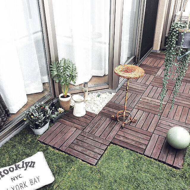 殺風景から気持ちの良いさわやか空間に♪原状回復OKなベランダDIYアイデア