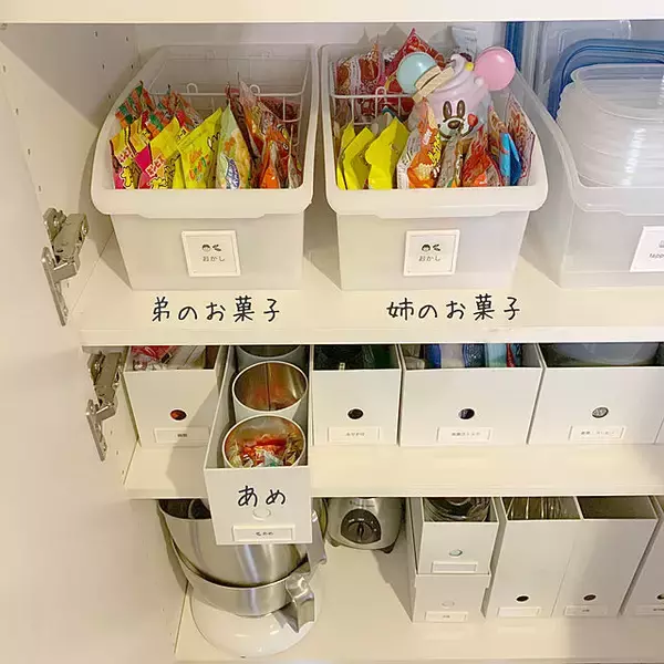 「隠すか見せて楽しむか♪ワクワクドキドキみんなのお菓子収納実例」の画像