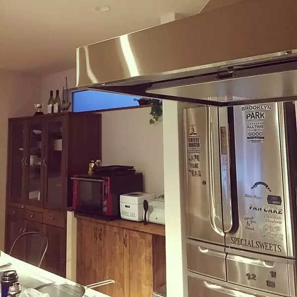 「壁だけじゃない！セリアのウォールステッカーの可能性が広がる10の実例」の画像