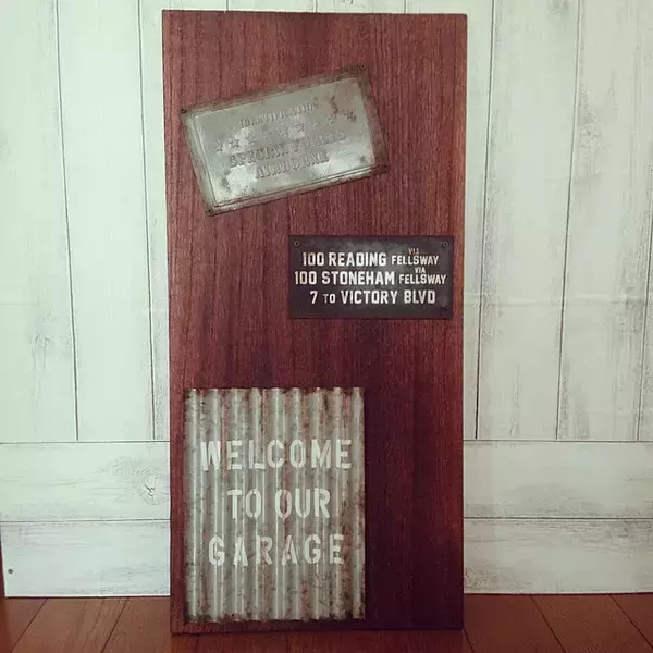 「男前インテリアにぴったり♡セリアのブリキプレートを使ったお部屋」の画像