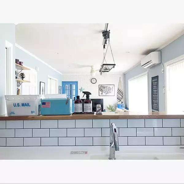 「DIYでイメージチェンジ♪シンプルさが魅力のサブウェイタイル風の壁」の画像