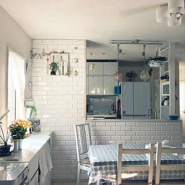 DIYでイメージチェンジ♪シンプルさが魅力のサブウェイタイル風の壁