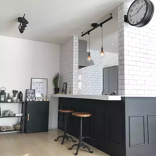 「DIYでイメージチェンジ♪シンプルさが魅力のサブウェイタイル風の壁」の画像