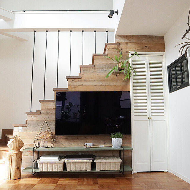 楽しいテレビタイムがもっと充実しそう♡DIYテレビ台のある風景