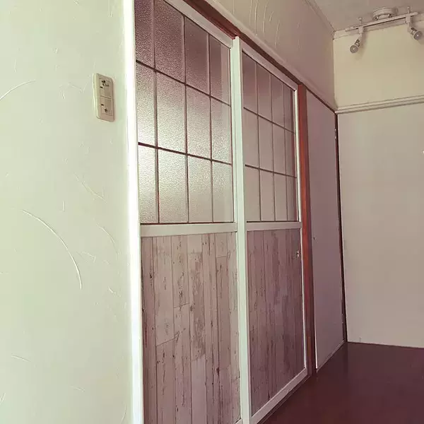 「憧れの板壁をおうちで実現できる！自分に合った方法で作る板壁DIY」の画像