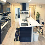 「キッチンとリビングを繋ぐ便利スペース！カウンターテーブルのある空間10選」の画像3