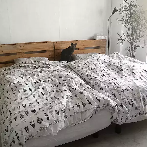 「心地よい空間で眠りにつきたい♡ヘッドボードDIYの実例集」の画像