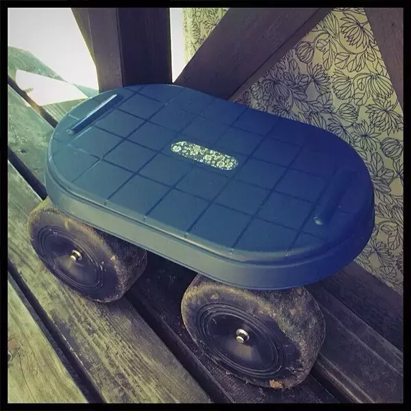 「きつくて面倒な草むしりを楽にする！効果的な雑草対策のアイディア集」の画像