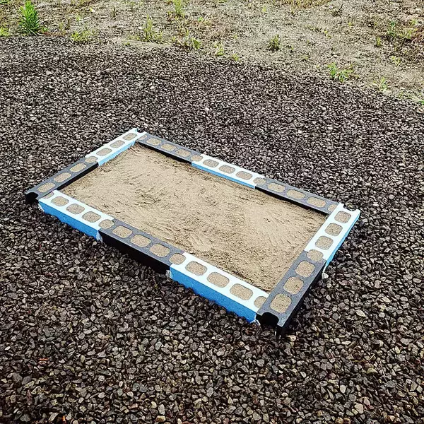 「公園よりもおうちがいい♪安全で清潔に遊べるおうち砂場の作り方」の画像