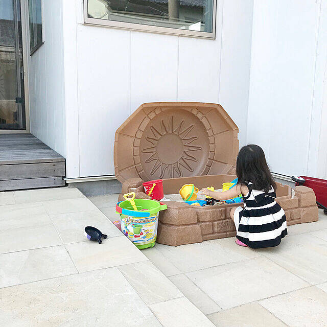 公園よりもおうちがいい♪安全で清潔に遊べるおうち砂場の作り方